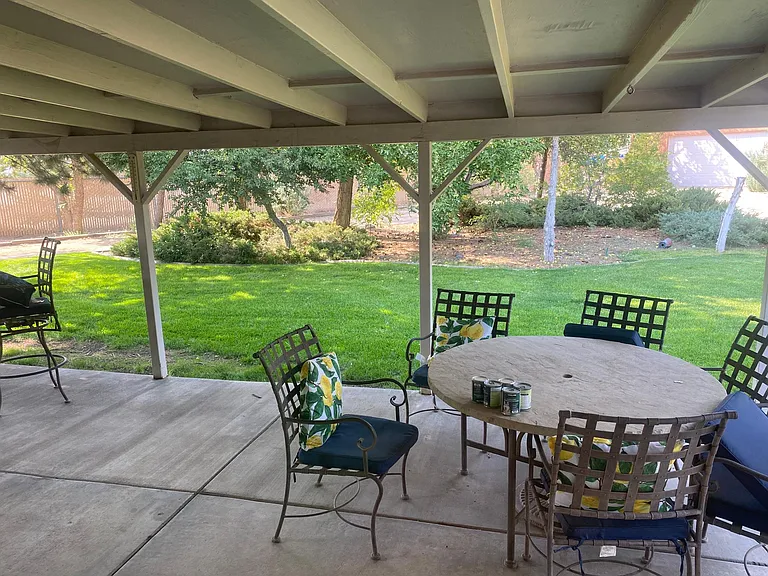 915 Margaret Dr — Photo 3