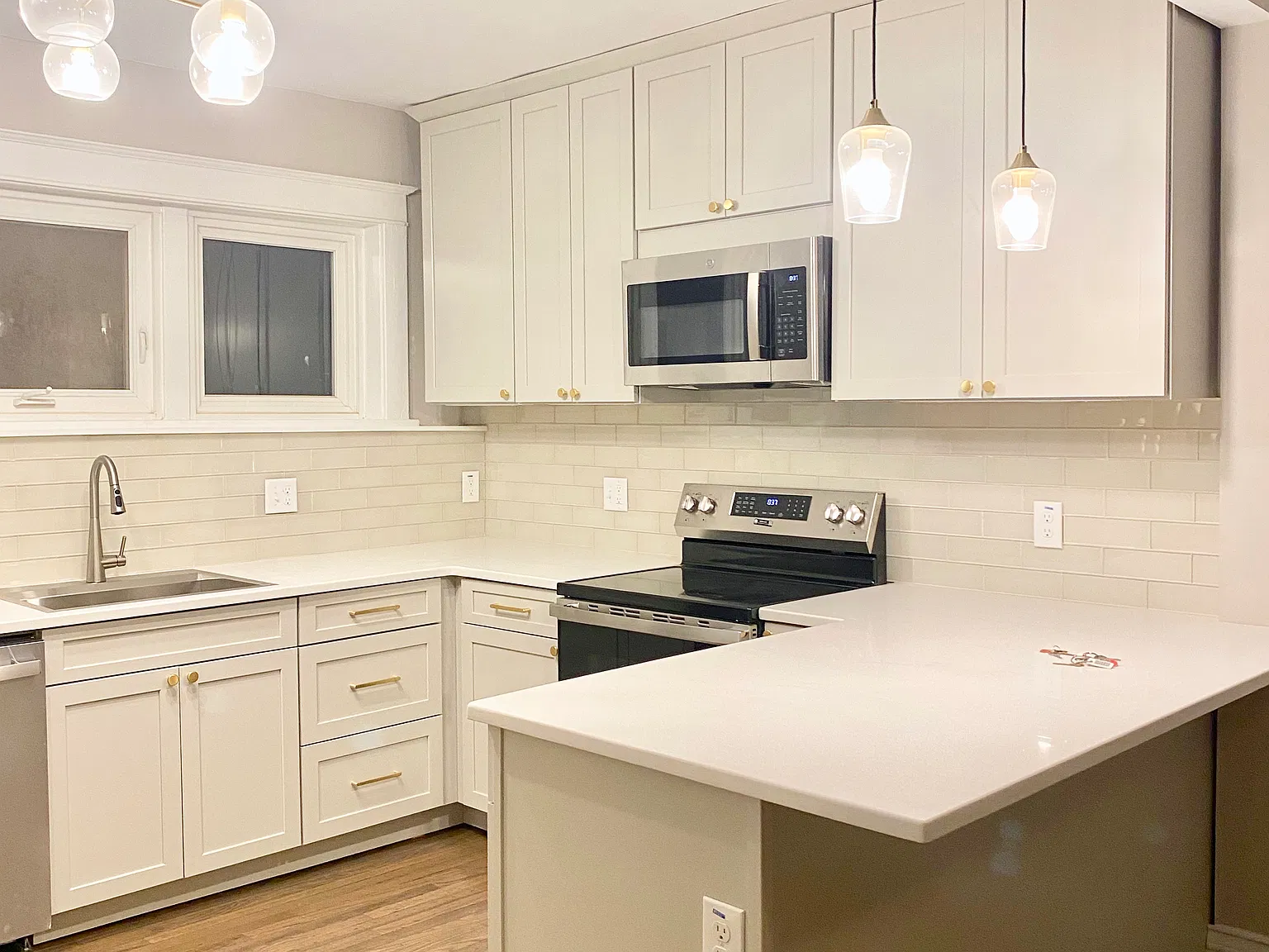 2 bed, 1250 sqft, $2,200 — Photo 1