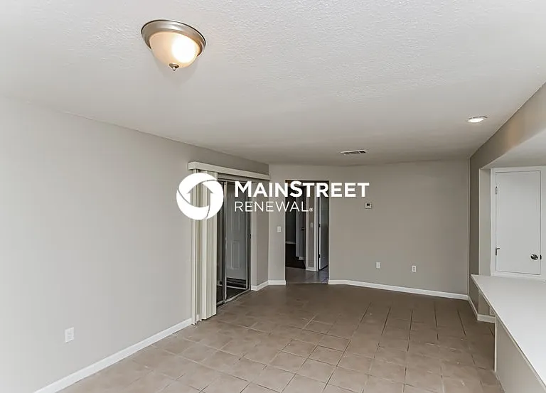 1513 Hendren Dr — Photo 3