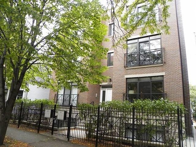 1st image of 1924 W Diversey Pkwy #2W
