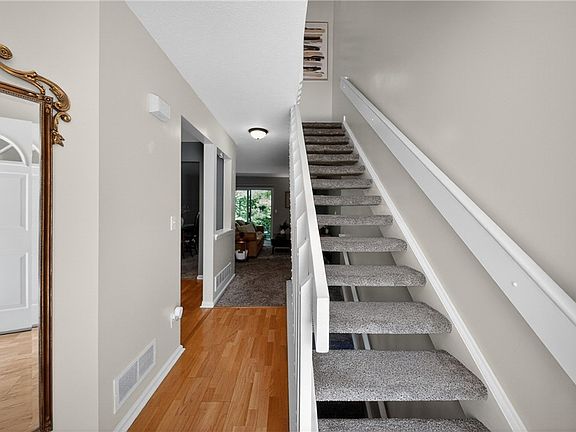 4th image of 1351 Meadow Run