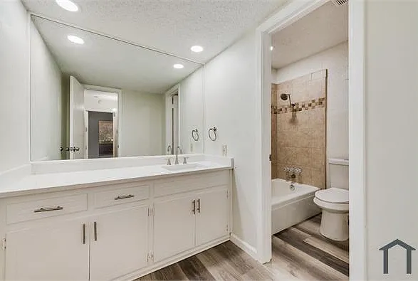 5814 Meadow Wood Ln — Photo 10