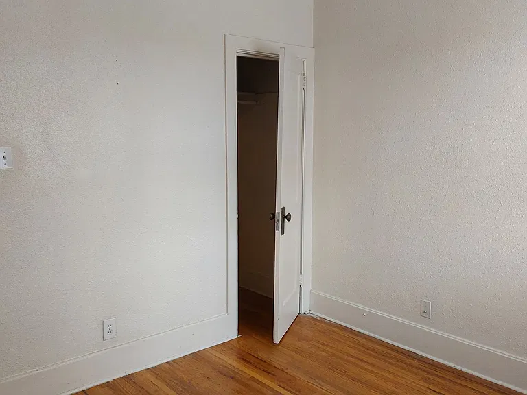 College Housing - 4 bedrooms — Photo 56