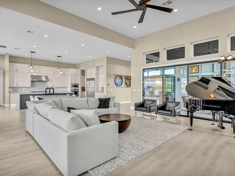 10935 Rossa Peak Ave — Photo 2