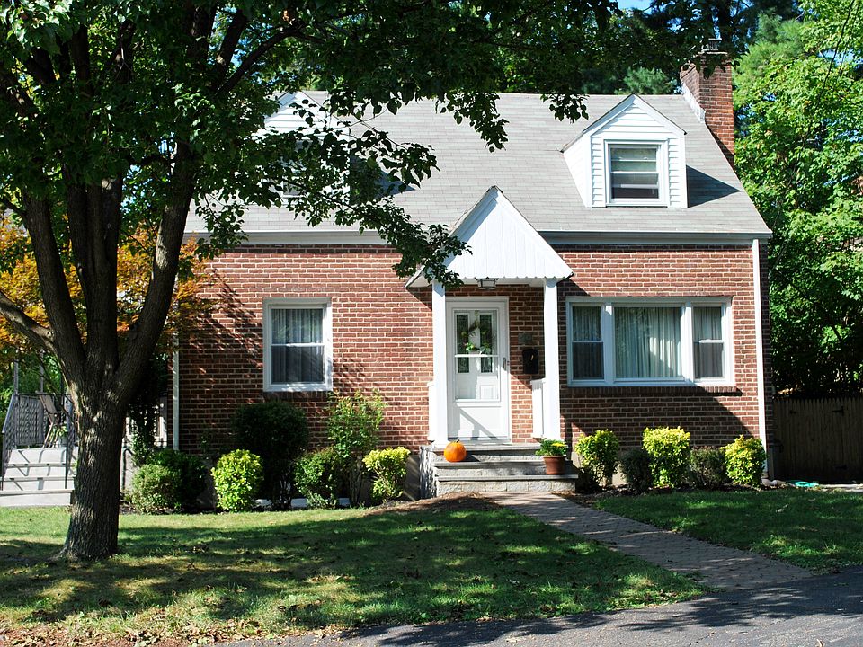 1st image of 30 Parkview Ct
