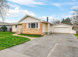 1642 Homan Dr, Schererville, IN 46375