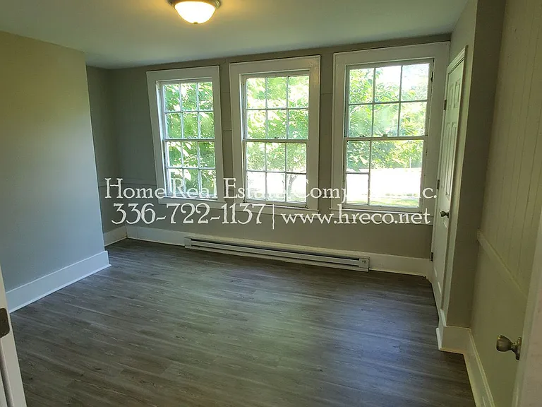 926 N Jackson Ave — Photo 2
