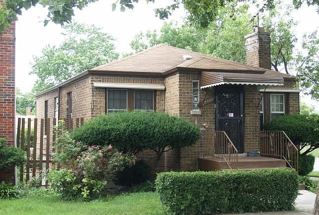 1st image of 10000 S Saint Lawrence Ave