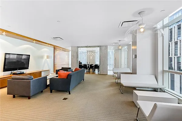 Rented by R New York | media 6