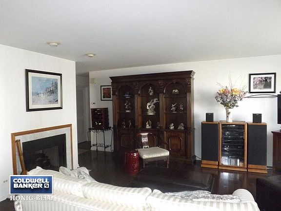 3rd image of 850 Lansing Ct