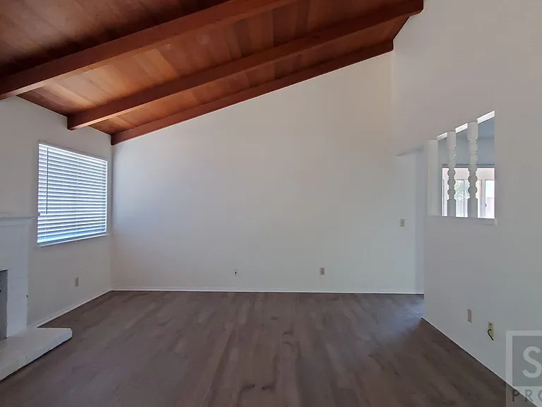 812 Emerald Ct — Photo 11