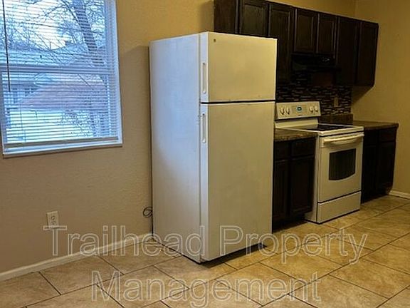 5th image of 3712 E 9th St
