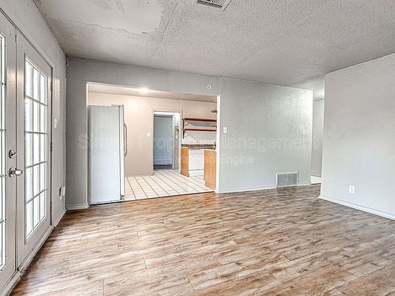 5th image of 601 N Wisconsin Ave