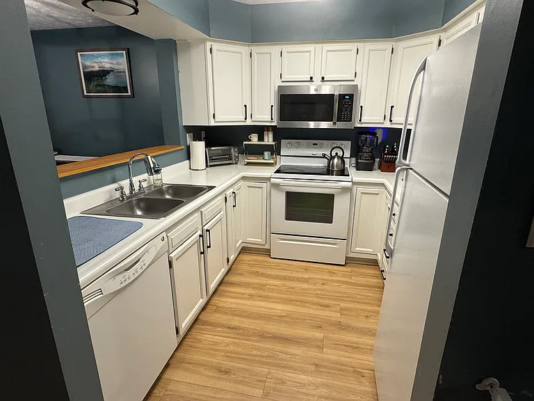 210 Commons Dr — Photo 6