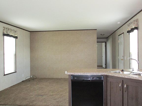 3rd image of 21 Pine Dr W