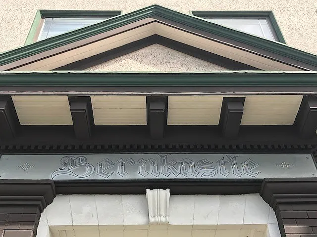 432 Summit Ave E — Photo 12