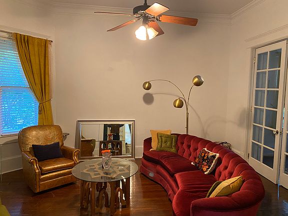 Living parlor w/ French doors