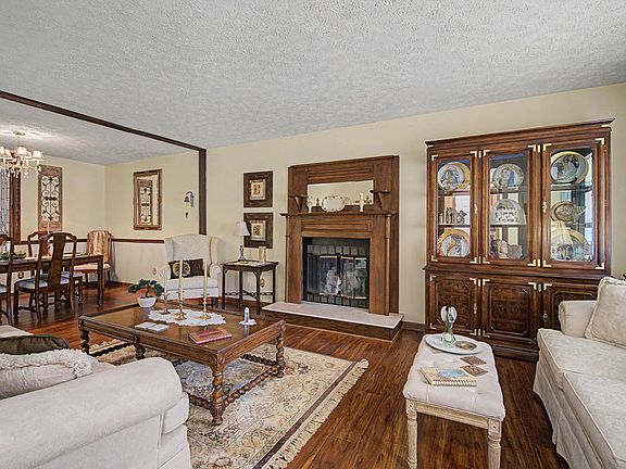 5th image of 2560 Marigold Dr