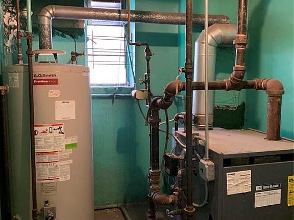 2nd image of 208 Bay 26 St