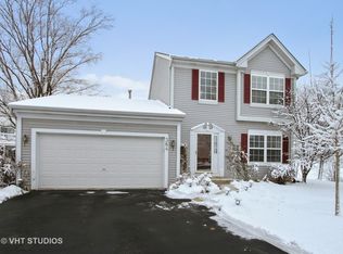 364 N Crooked Lake Ln, Lindenhurst, IL 60046