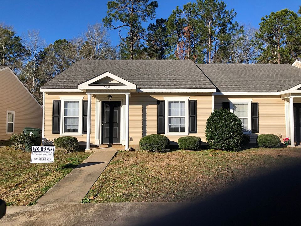 2nd image of 2837 McLain Ln