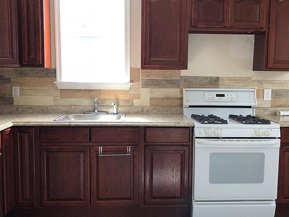 3rd image of 432 Bonsall Ave