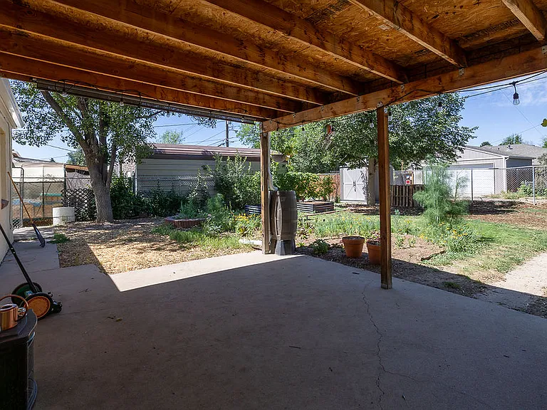 2233 Poplar St — Photo 16