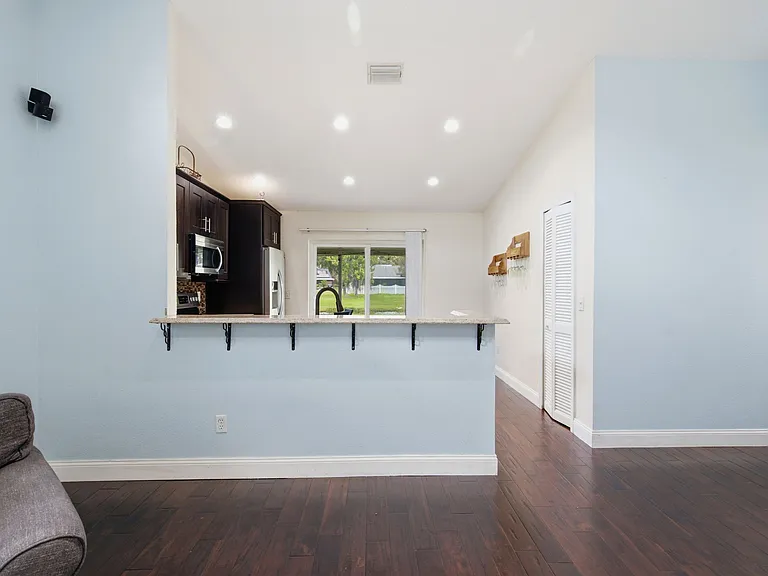 12118 Dickenson Ln — Photo 6