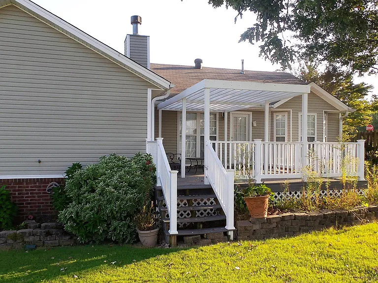 Megan Dr — Photo 1
