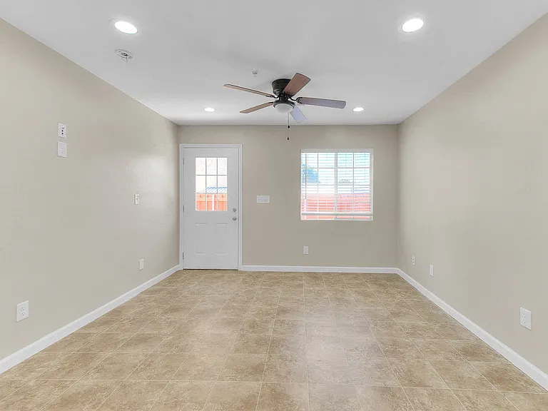 24600 Cypress St #24600A — Photo 29