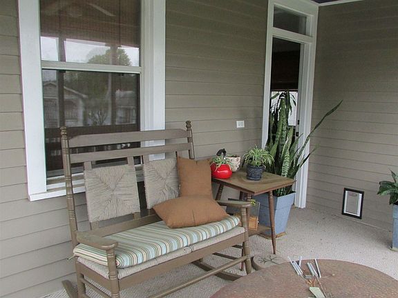 FRONT COVERED PORCH (2)