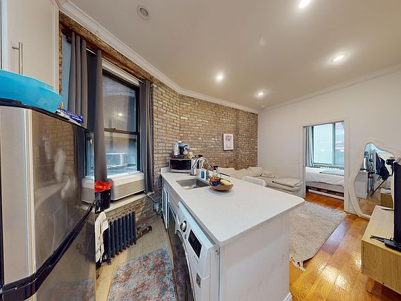 2nd image of 128 Mac Dougal St #1B
