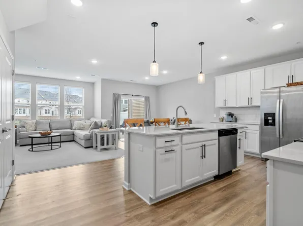 9698 4th Street Ln N, Lake Elmo, MN 55042
