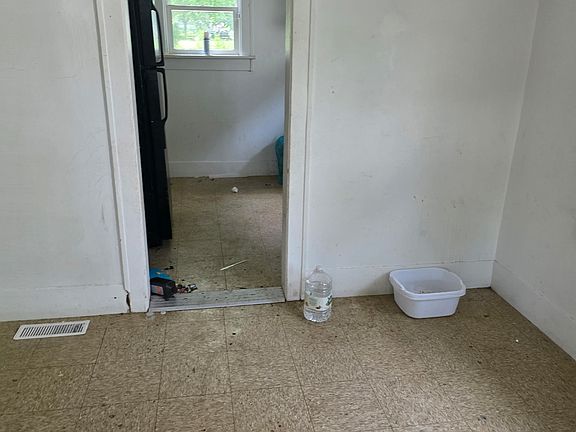 4th image of 1259 E Whitmer St