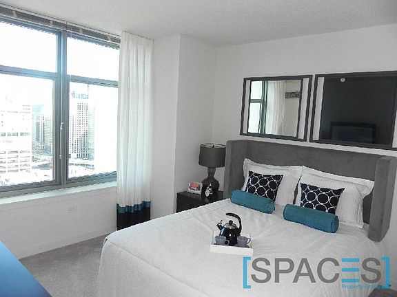 3rd image of 365 N Jefferson St APT 907