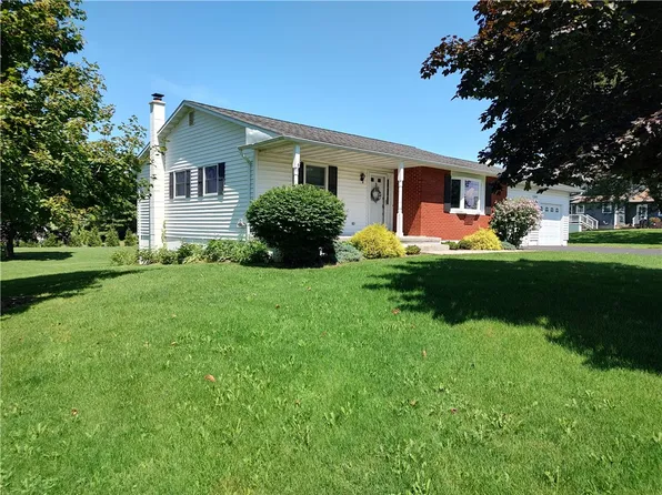 3143 Ken Mor Dr, Seneca Falls, NY 13148