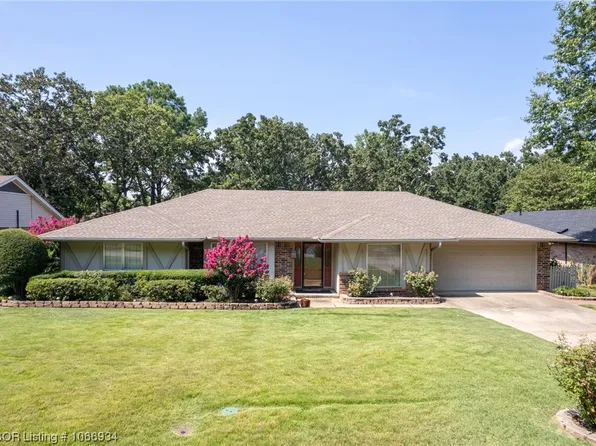 8017 Dover Cir, Fort Smith, AR 72903