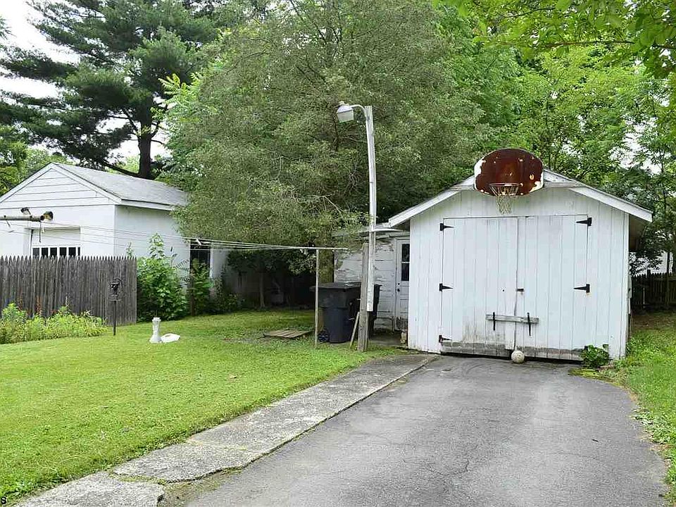2nd image of 54 Pressey St