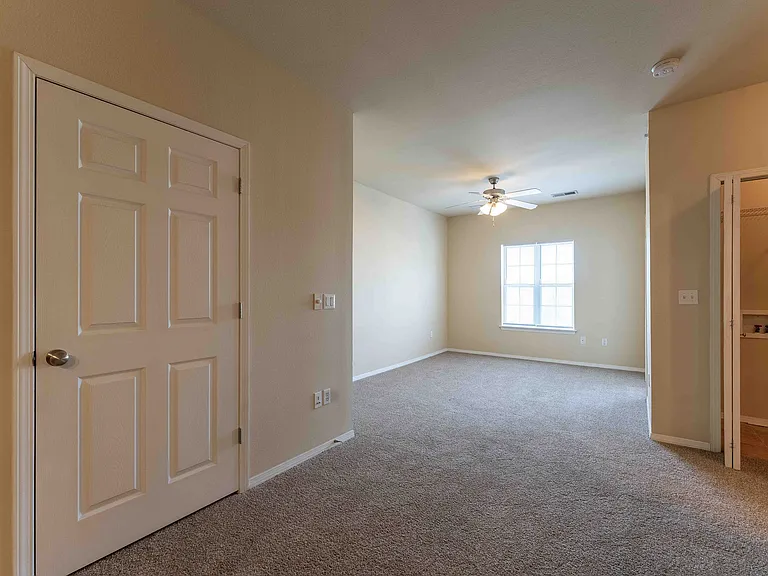 Coryell Courts Apartments — Photo 37