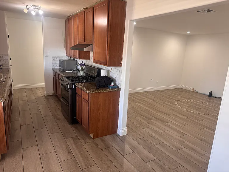 3325 W Turney Ave — Photo 3