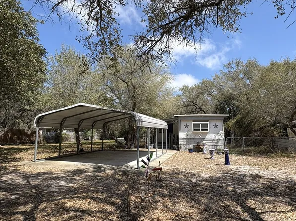 1608 Sammy Henderson St, Rockport, TX 78382