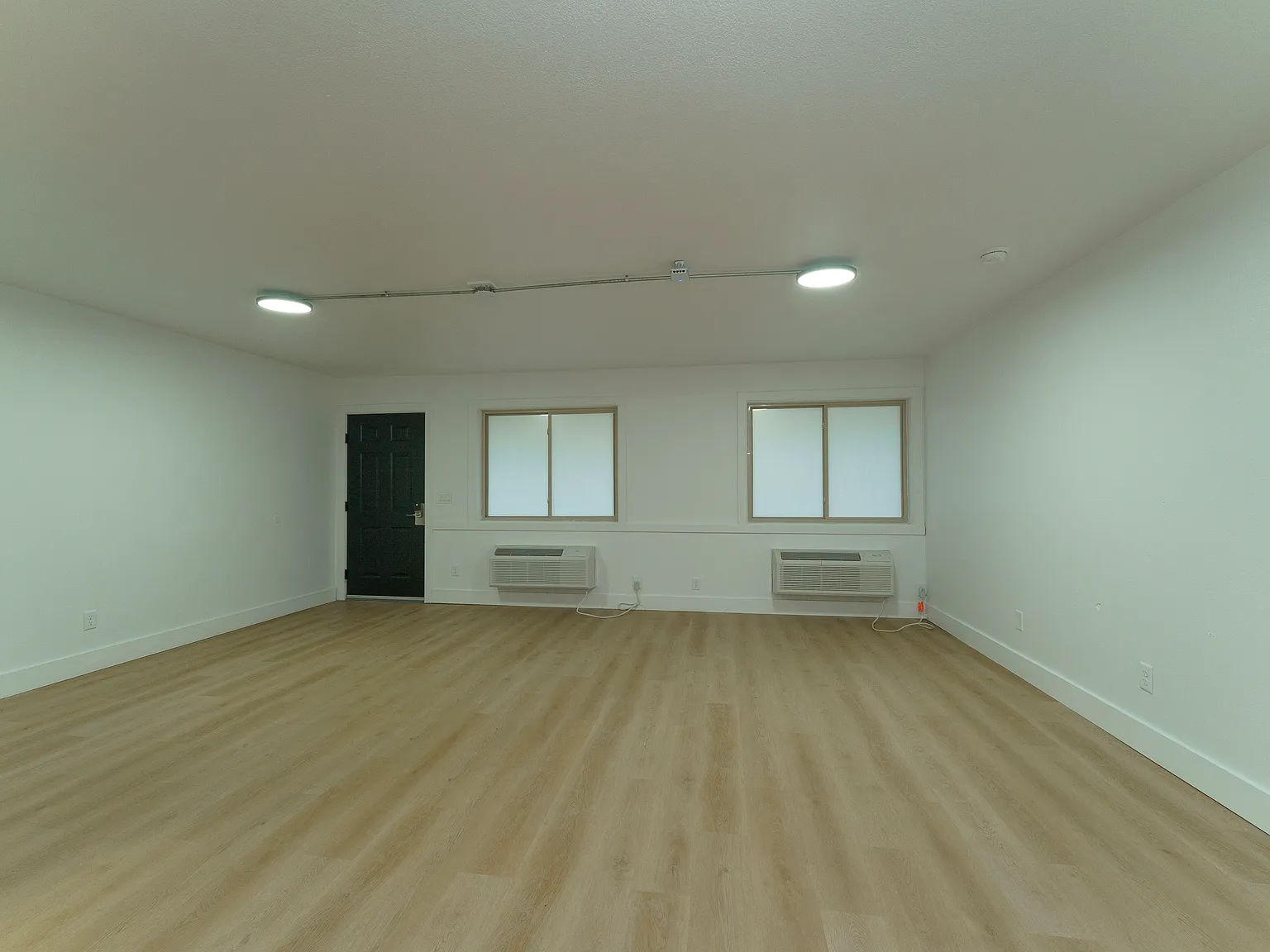 Studio, 300 sqft, $675 — Photo 3