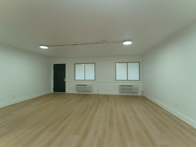 2322 Highway 25 Byp #A — Photo 3