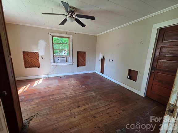 5th image of 10 Wilson Ave