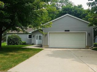 1002 S 8th St, Clear Lake, IA 50428