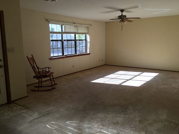3rd image of 1412 S Lowry Ln