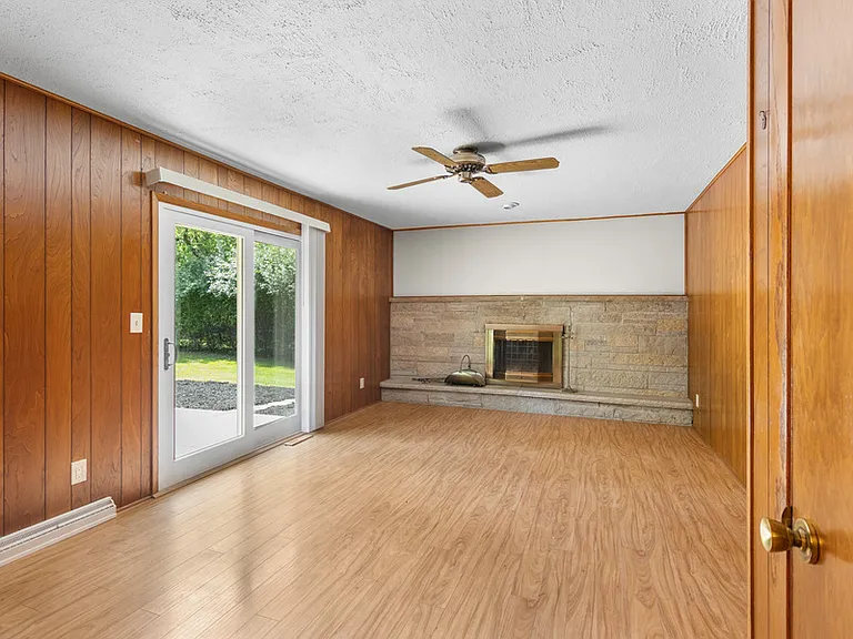 18525 Heathway Ln — Photo 7