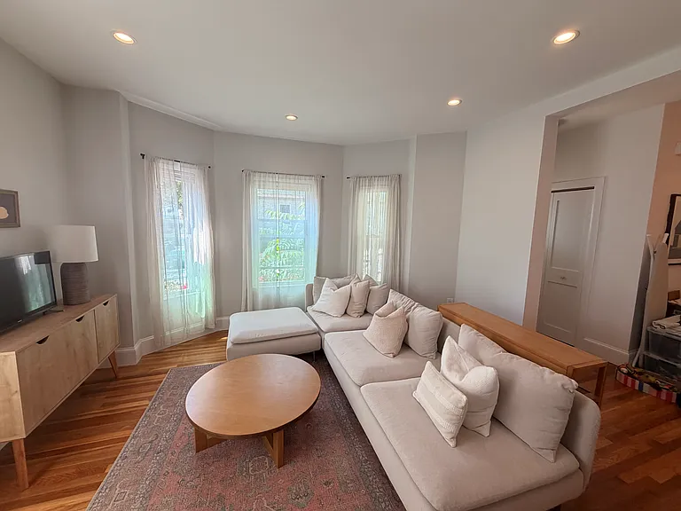 55 Lowell St — Photo 2