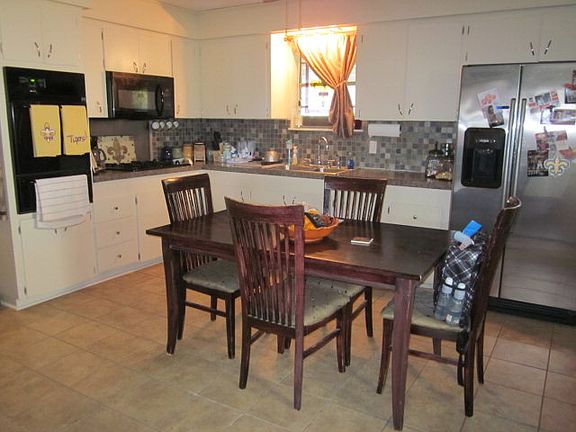 5th image of 405 Buquet St