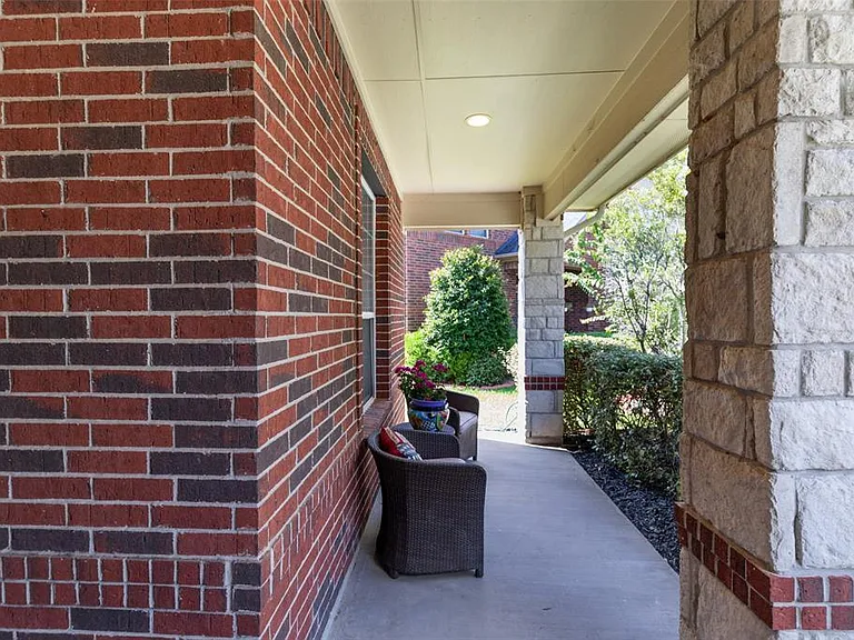 5902 Preserve Ln — Photo 35